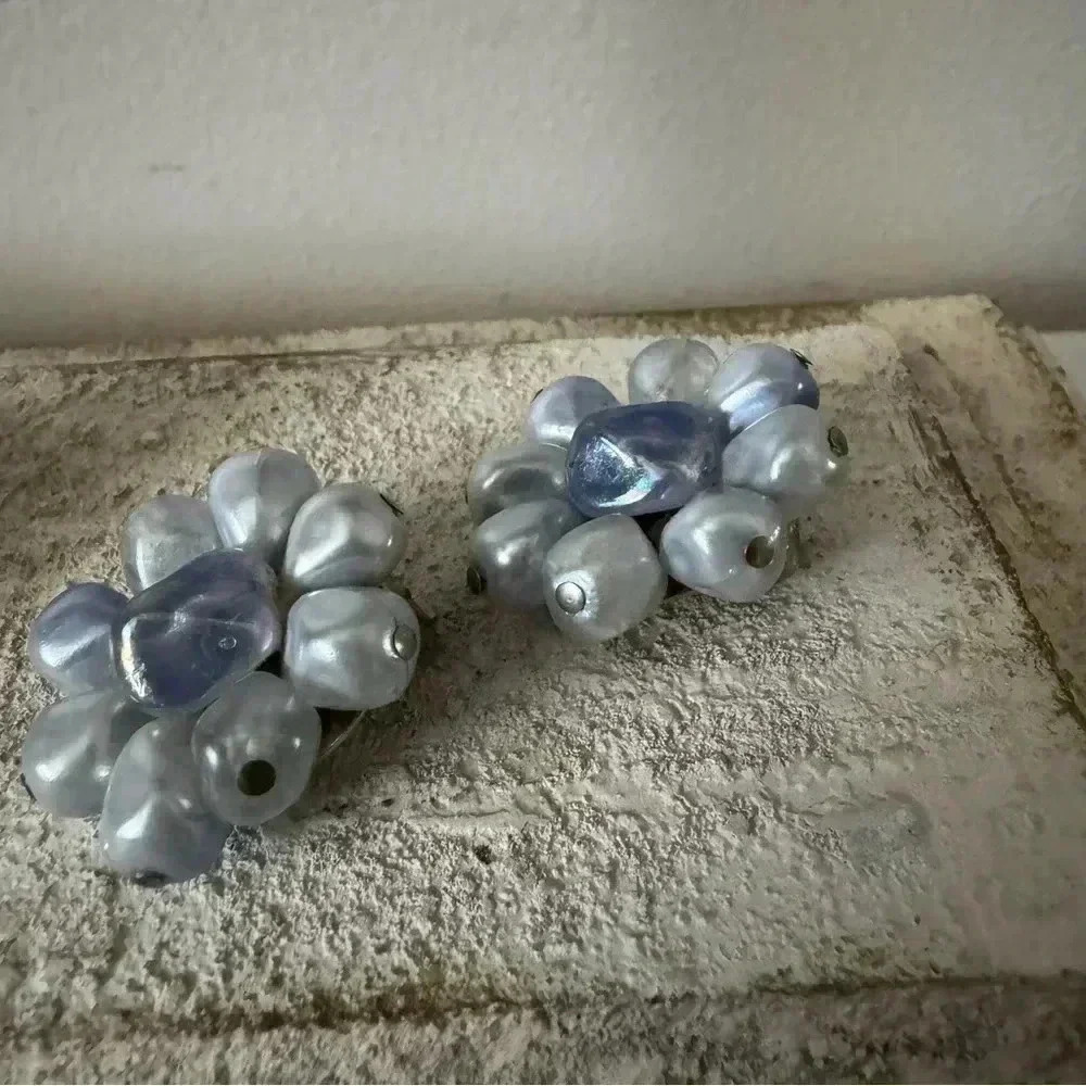 Vintage  costume clip on statement earrings powder blue pearls - Picture 4 of 6